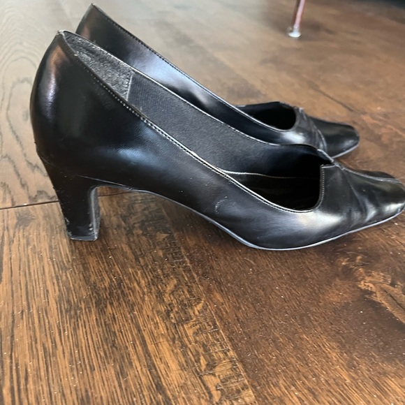 Chic Black Women's Heels - Picture 3 of 4